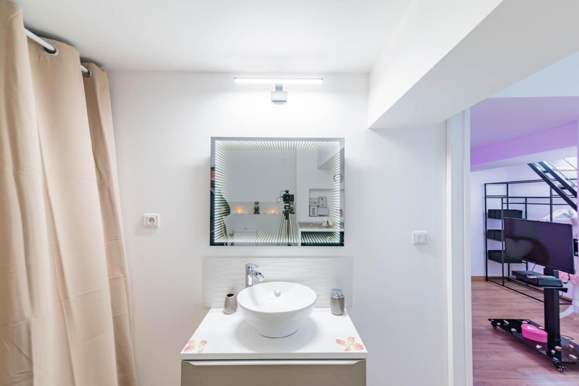 Love Room Perpignan Jacuzzi & Ambiance Romantique Villeneuve-de-la-Raho المظهر الخارجي الصورة